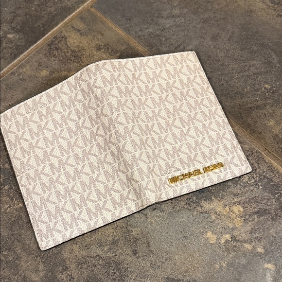 MICHAEL Michael Kors Cream and Tan Tote Set - Picture 4 of 13